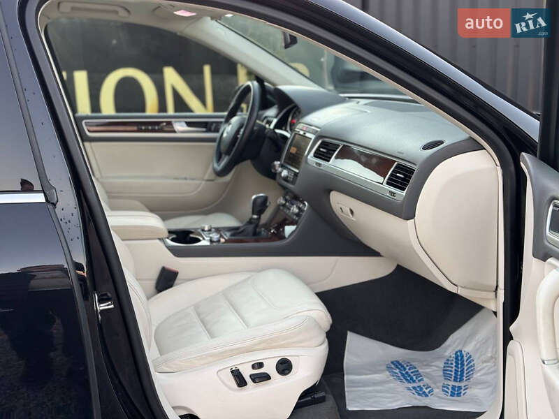 Внедорожник / Кроссовер Volkswagen Touareg 2017 в Дрогобыче