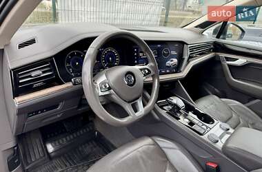 Внедорожник / Кроссовер Volkswagen Touareg 2019 в Киеве