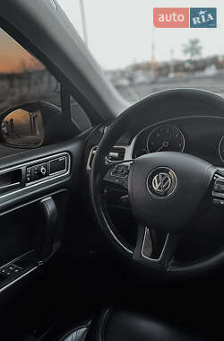 Внедорожник / Кроссовер Volkswagen Touareg 2011 в Кривом Роге