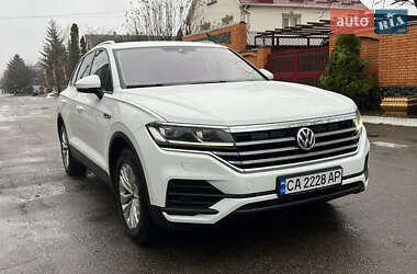 Внедорожник / Кроссовер Volkswagen Touareg 2020 в Киеве