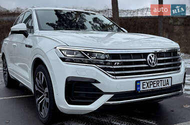 Позашляховик / Кросовер Volkswagen Touareg 2020 в Києві