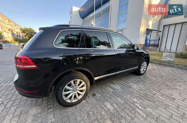 Внедорожник / Кроссовер Volkswagen Touareg 2011 в Сумах