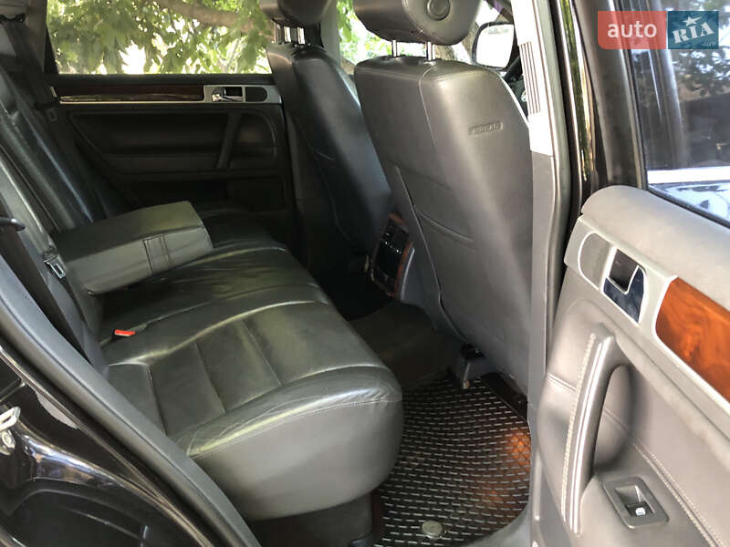 Внедорожник / Кроссовер Volkswagen Touareg 2007 в Братском