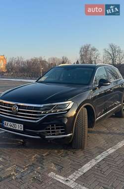 Позашляховик / Кросовер Volkswagen Touareg 2020 в Харкові