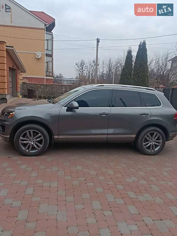 Внедорожник / Кроссовер Volkswagen Touareg 2014 в Виннице