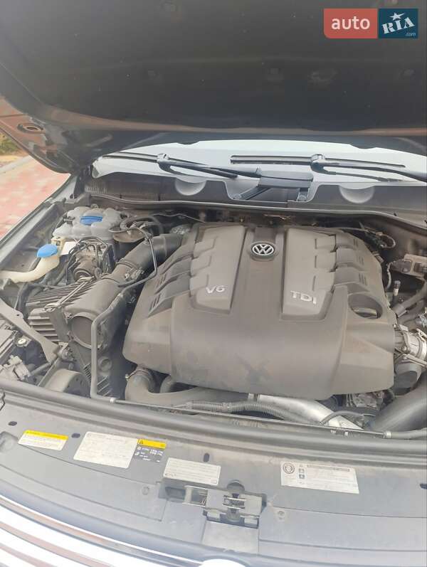 Внедорожник / Кроссовер Volkswagen Touareg 2014 в Виннице