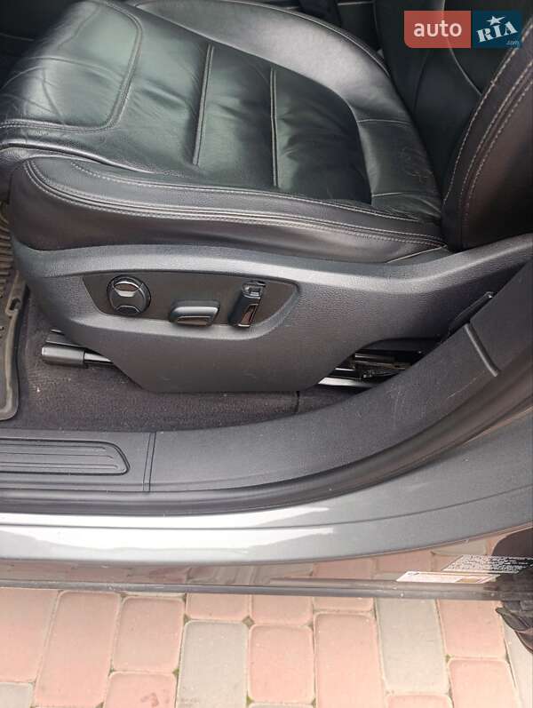 Внедорожник / Кроссовер Volkswagen Touareg 2014 в Виннице