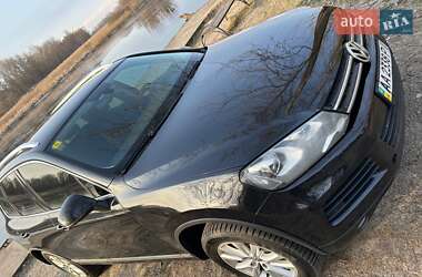 Позашляховик / Кросовер Volkswagen Touareg 2013 в 