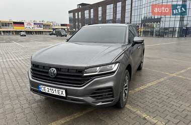 Позашляховик / Кросовер Volkswagen Touareg 2018 в Чернівцях