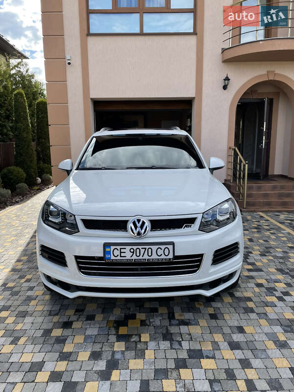 Внедорожник / Кроссовер Volkswagen Touareg 2012 в Черновцах