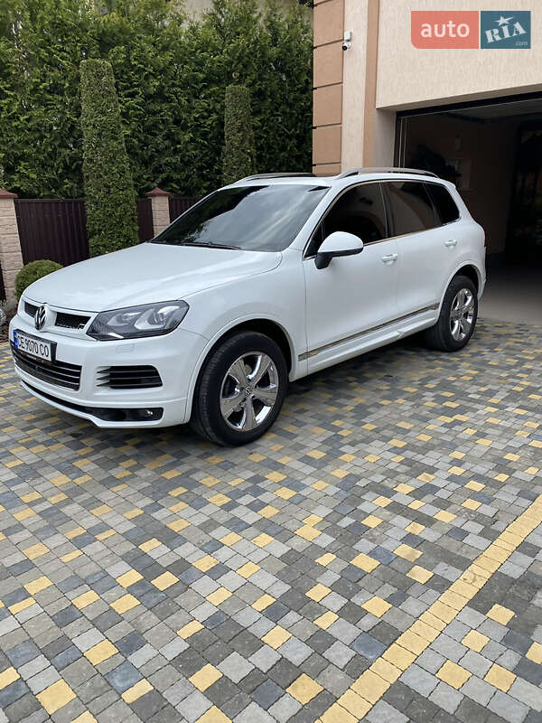Внедорожник / Кроссовер Volkswagen Touareg 2012 в Черновцах