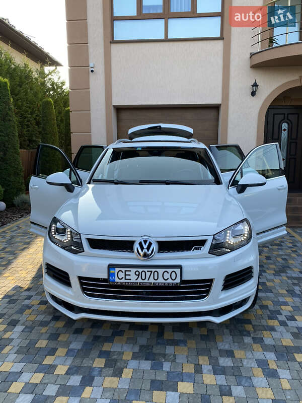 Внедорожник / Кроссовер Volkswagen Touareg 2012 в Черновцах