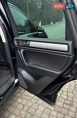 Внедорожник / Кроссовер Volkswagen Touareg 2015 в 