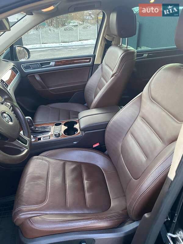 Внедорожник / Кроссовер Volkswagen Touareg 2012 в Виннице