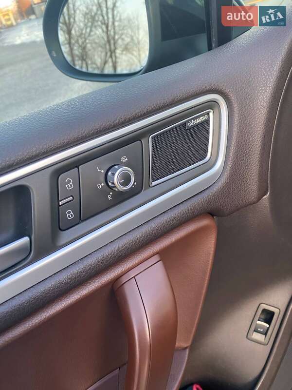 Внедорожник / Кроссовер Volkswagen Touareg 2012 в Виннице