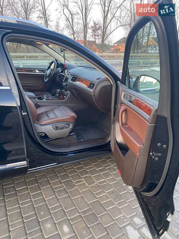 Внедорожник / Кроссовер Volkswagen Touareg 2012 в Виннице
