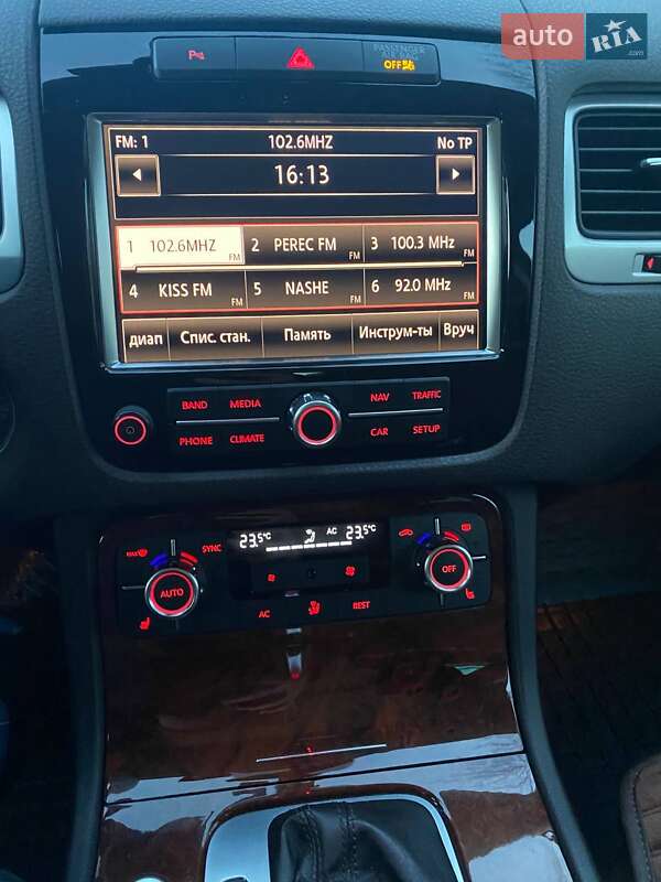 Внедорожник / Кроссовер Volkswagen Touareg 2012 в Виннице