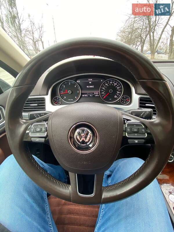 Внедорожник / Кроссовер Volkswagen Touareg 2012 в Виннице