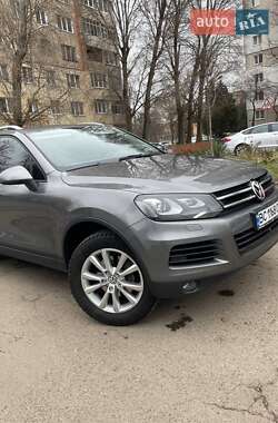 Внедорожник / Кроссовер Volkswagen Touareg 2013 в Львове