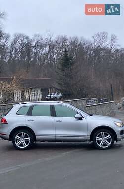 Внедорожник / Кроссовер Volkswagen Touareg 2012 в Полтаве