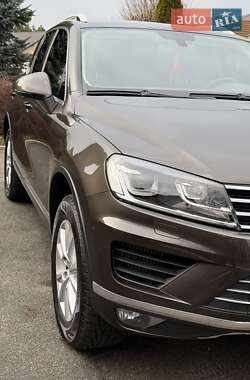 Позашляховик / Кросовер Volkswagen Touareg 2016 в Києві