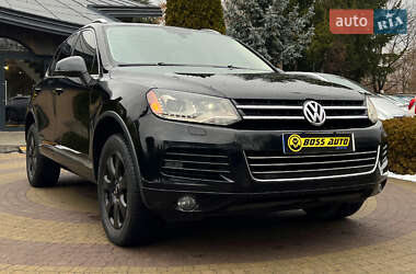 Внедорожник / Кроссовер Volkswagen Touareg 2012 в Львове