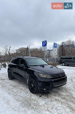 Внедорожник / Кроссовер Volkswagen Touareg 2011 в Днепре