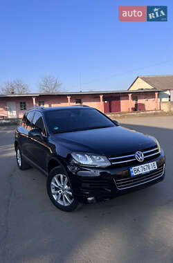 Внедорожник / Кроссовер Volkswagen Touareg 2012 в Ровно