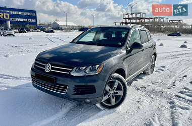 Внедорожник / Кроссовер Volkswagen Touareg 2011 в Киеве