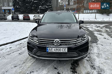 Внедорожник / Кроссовер Volkswagen Touareg 2016 в Днепре