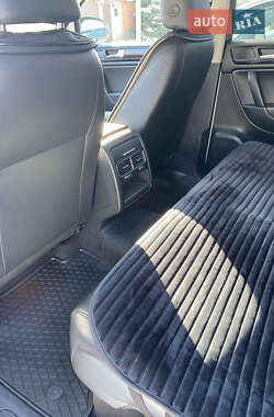 Внедорожник / Кроссовер Volkswagen Touareg 2013 в 