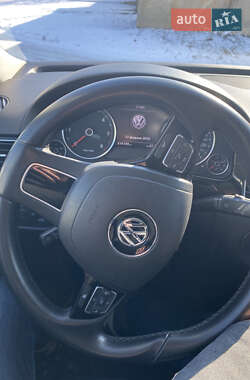 Внедорожник / Кроссовер Volkswagen Touareg 2013 в 