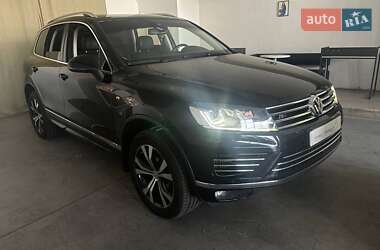 Позашляховик / Кросовер Volkswagen Touareg 2015 в Києві