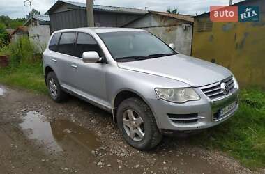 Позашляховик / Кросовер Volkswagen Touareg 2004 в 