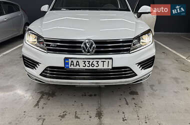 Внедорожник / Кроссовер Volkswagen Touareg 2015 в Киеве