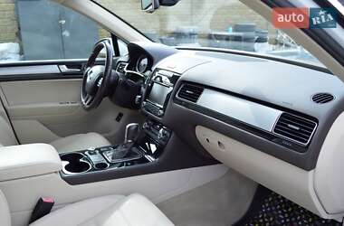 Внедорожник / Кроссовер Volkswagen Touareg 2012 в 