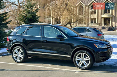 Внедорожник / Кроссовер Volkswagen Touareg 2011 в 