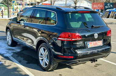 Внедорожник / Кроссовер Volkswagen Touareg 2011 в 