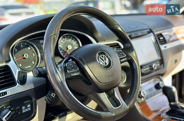 Внедорожник / Кроссовер Volkswagen Touareg 2011 в 