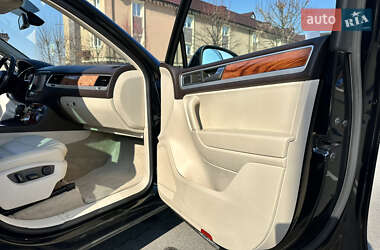 Внедорожник / Кроссовер Volkswagen Touareg 2011 в 
