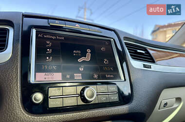Внедорожник / Кроссовер Volkswagen Touareg 2011 в 