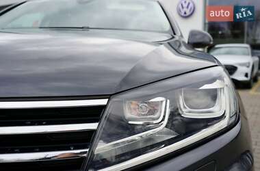 Позашляховик / Кросовер Volkswagen Touareg 2015 в 
