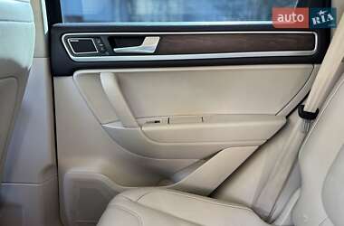 Позашляховик / Кросовер Volkswagen Touareg 2012 в 