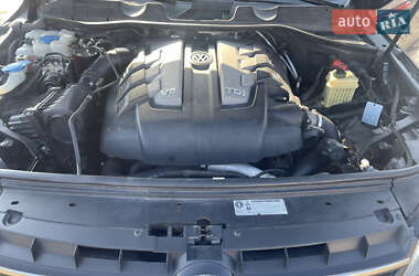 Внедорожник / Кроссовер Volkswagen Touareg 2012 в 