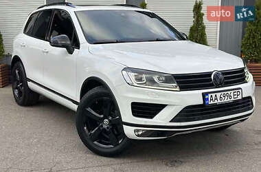 Внедорожник / Кроссовер Volkswagen Touareg 2016 в Киеве