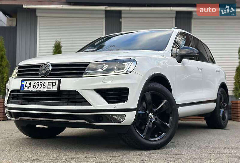 Внедорожник / Кроссовер Volkswagen Touareg 2016 в Киеве