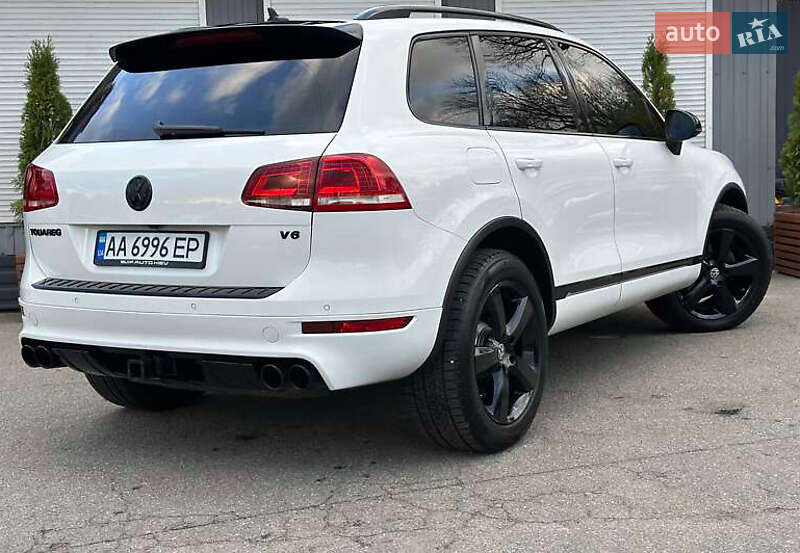 Внедорожник / Кроссовер Volkswagen Touareg 2016 в Киеве
