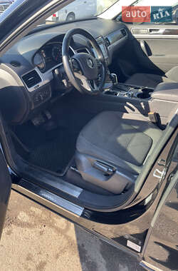 Внедорожник / Кроссовер Volkswagen Touareg 2012 в 