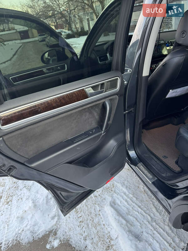 Внедорожник / Кроссовер Volkswagen Touareg 2012 в Полтаве