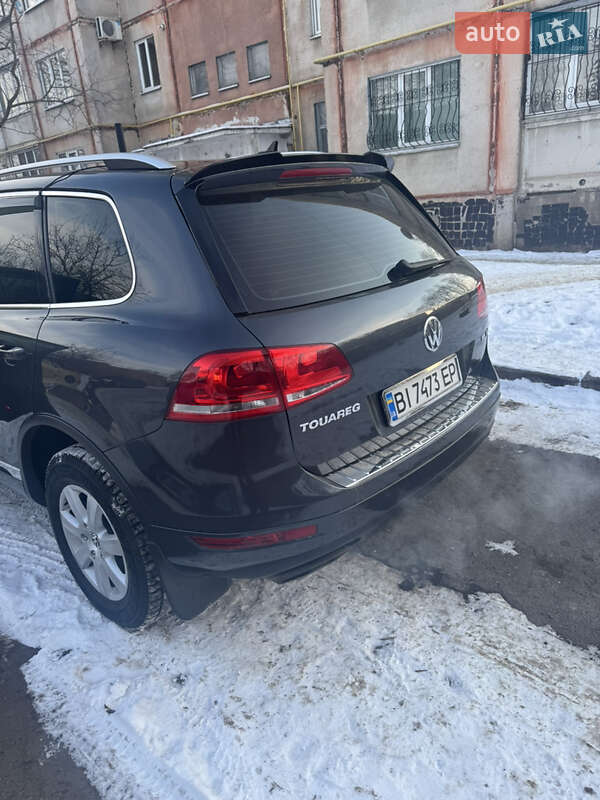 Внедорожник / Кроссовер Volkswagen Touareg 2012 в Полтаве